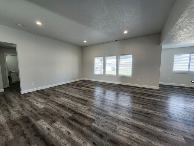 Building Photo - 6038 W 32nd Ave