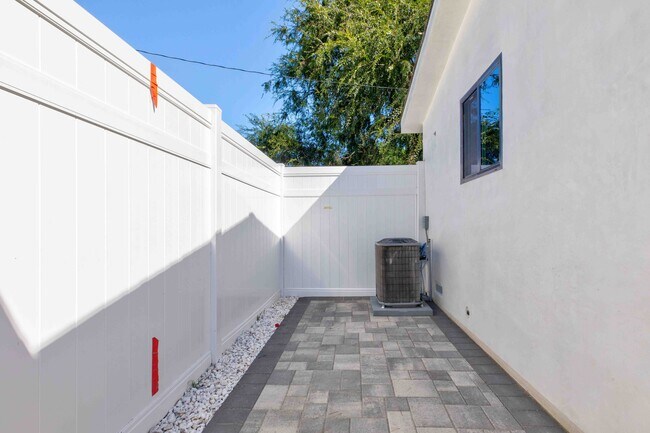 Foto del edificio - 1613 N Niagara St
