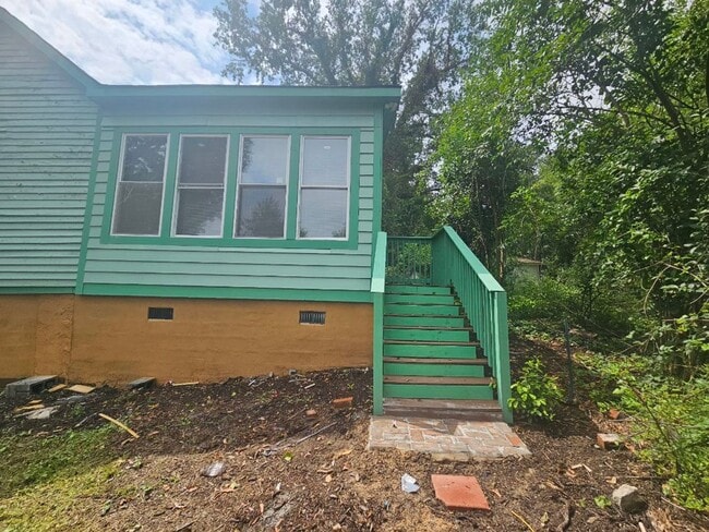 Building Photo - 702 Violet St