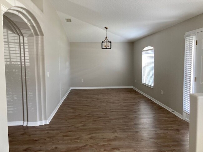 Building Photo - Beautiful 3/2/2 house with fenced yard.
