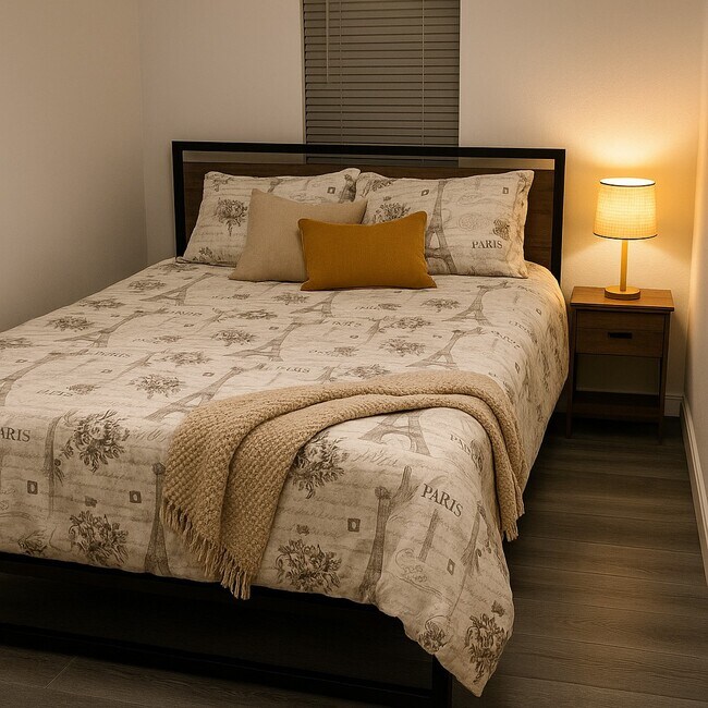 Dormitorio completamente amueblado - 410 Estelle St
