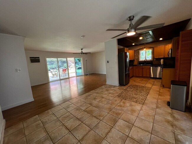 Building Photo - PET FRIENDLY, enclosed backyard, Central Kihei 3 bed/2 bath plus bonus room