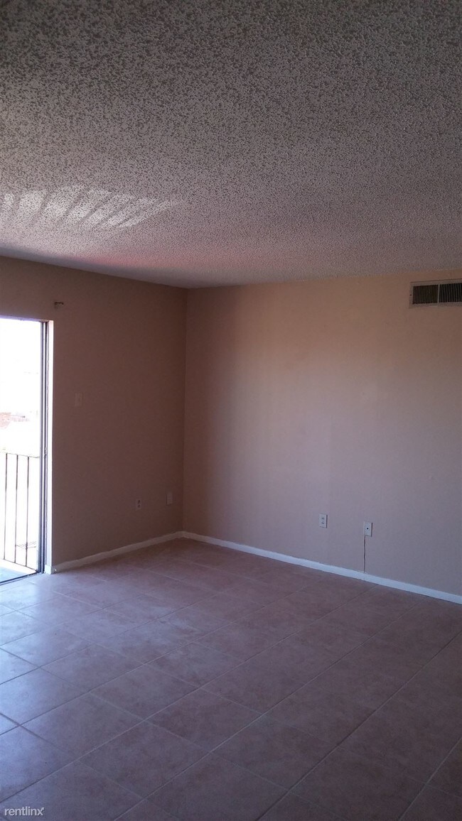 Building Photo - 4416 Laplace St
