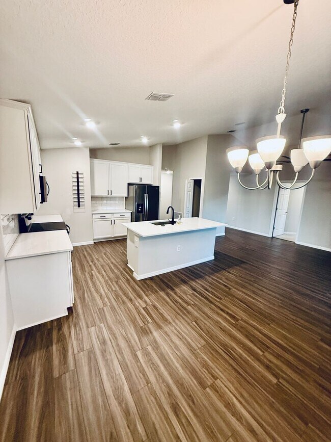 Building Photo - 1026 Dania Cir