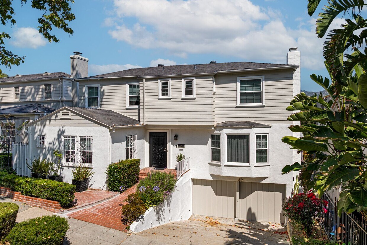 Primary Photo - Stunning, remodeled rental in Historic Fra...