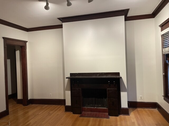 Building Photo - 627 W Barry Ave