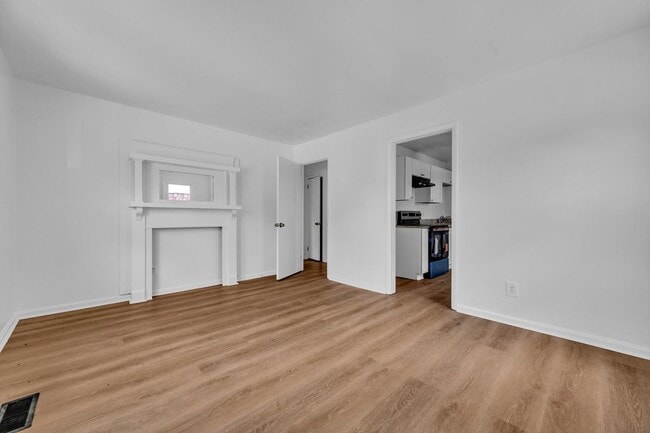Building Photo - 208 17th Ave SW