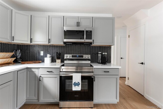 Building Photo - 17 Underhill Dr