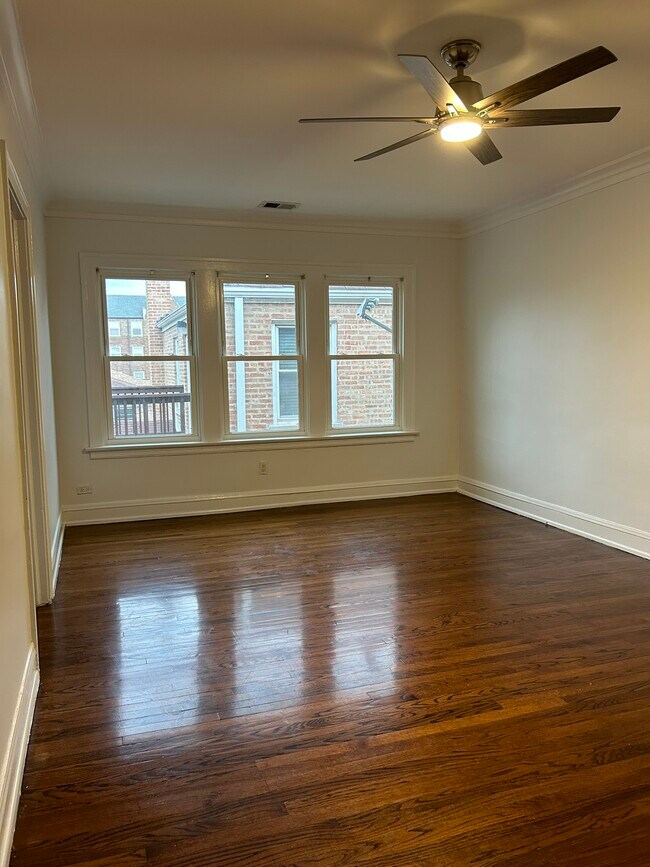 Foto del edificio - 2737 W Lunt Ave