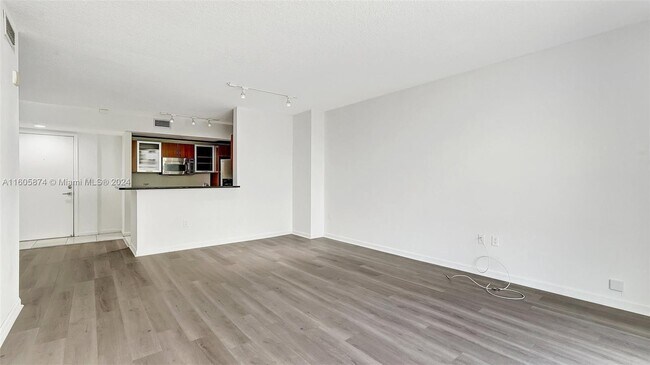 Foto del edificio - 18800 NE 29th Ave