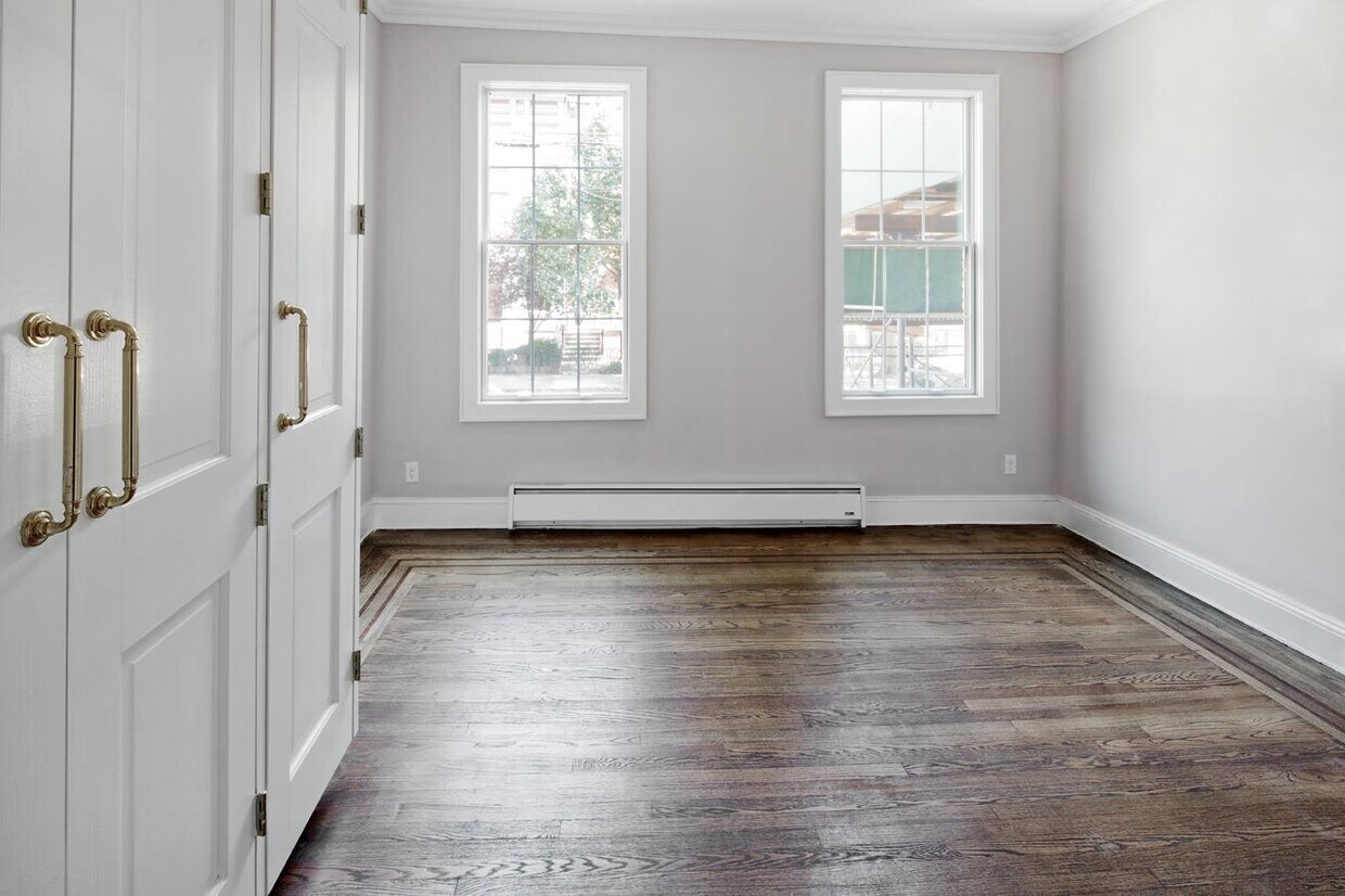 Primary Photo - 228 Garden St