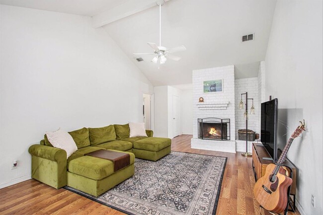 Foto del edificio - 17223 Fife Ln