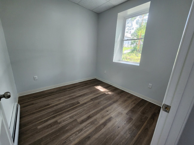 Foto del edificio - 151 S Main St