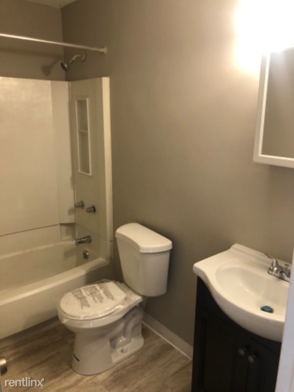 Building Photo - 2 br, 1 bath Apartment - 201-205 W Fourth st