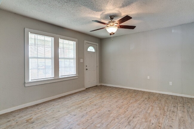 Foto del edificio - 3 Bedroom House in Heart of Lubbock