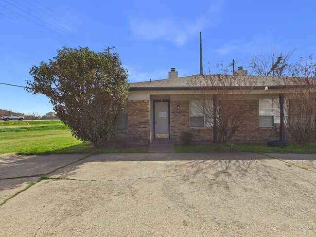 Building Photo - 2512 Long Dr