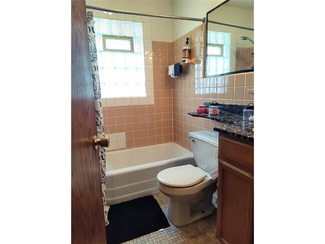 Foto del edificio - 4101 Lowry Ave N