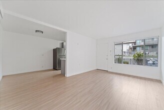 Building Photo - 376 N Ave 57