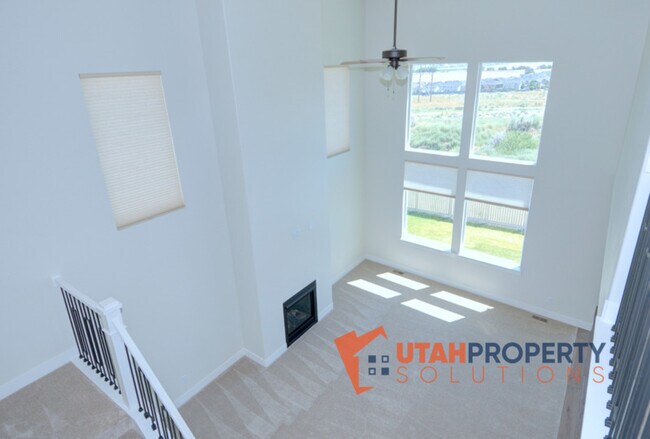 Foto del edificio - 1353 W Quailhill Rd
