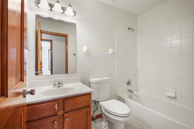 Foto del edificio - 494 Cricket Run Rd