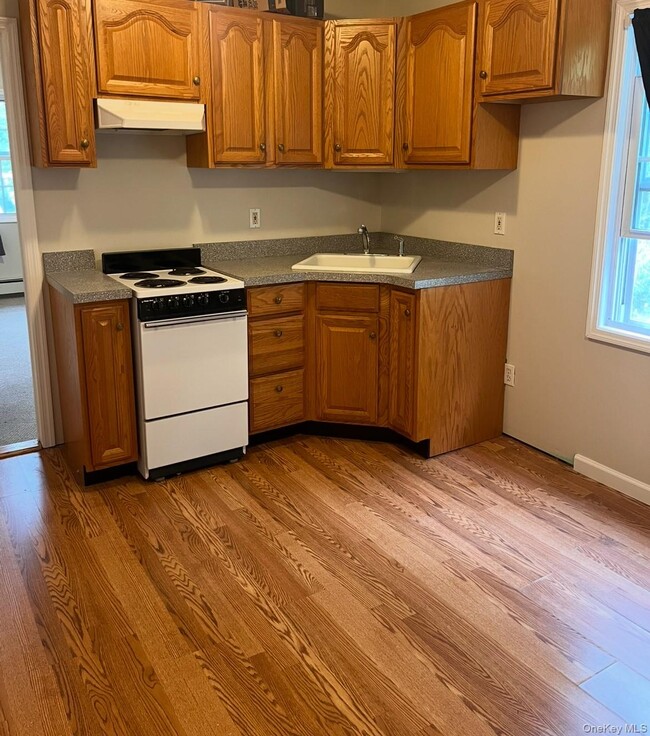 Foto del edificio - 5 Maplewood Rd