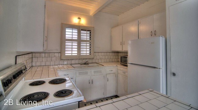 Building Photo - 1105 Woodside Rd
