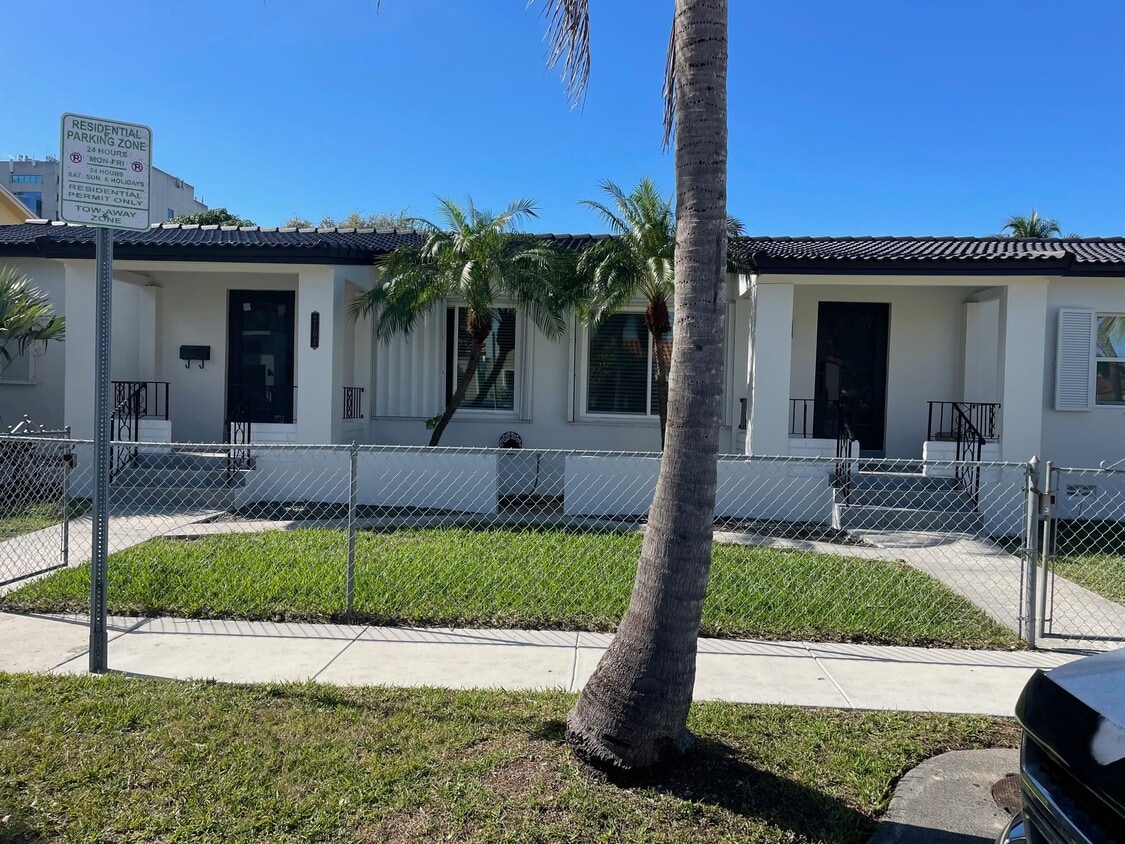 Primary Photo - 2100 SW 31st Ave
