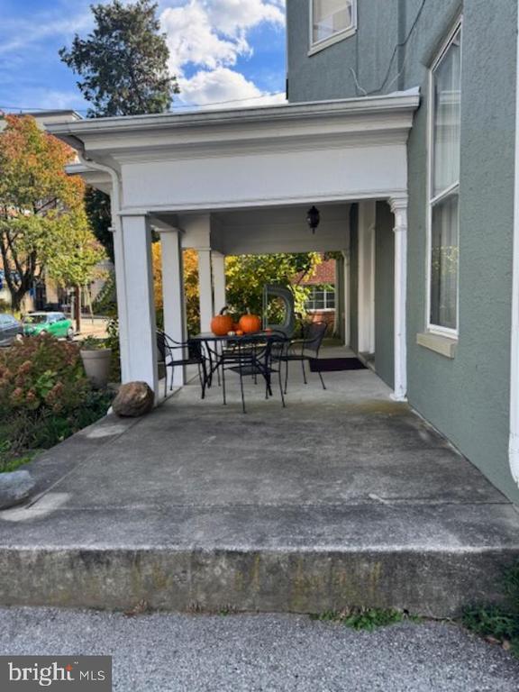 Foto principal - 4 W Athens Ave