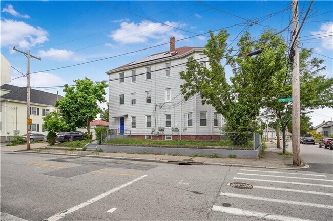 Building Photo - 202 Kenyon Ave