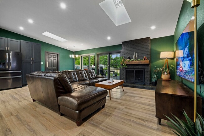 Foto del edificio - 4802 Oldfort Hill Dr