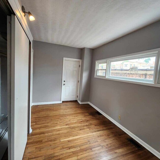 Building Photo - 6841 S Paxton Ave