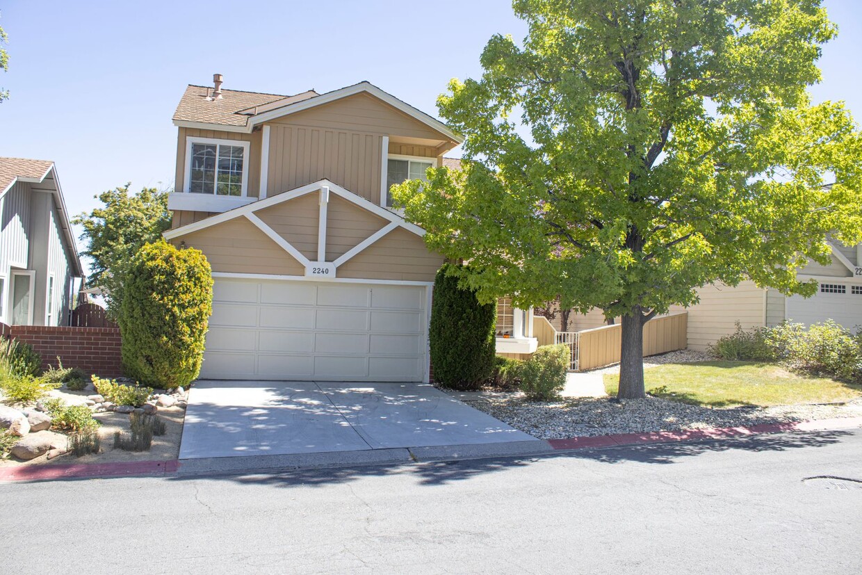 Primary Photo - 4 bedroom 3 bathroom new kitchen with view...