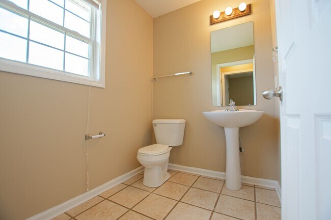 Foto del edificio - 540 Patriot Park Ct
