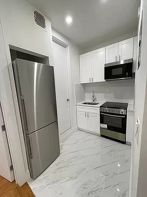 Primary Photo - 568 Ninth Avenue