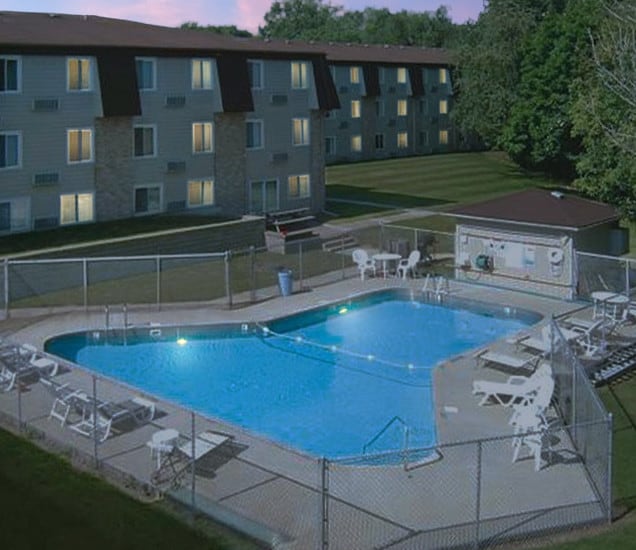 Woods & Meadow Apartments in Peoria, IL