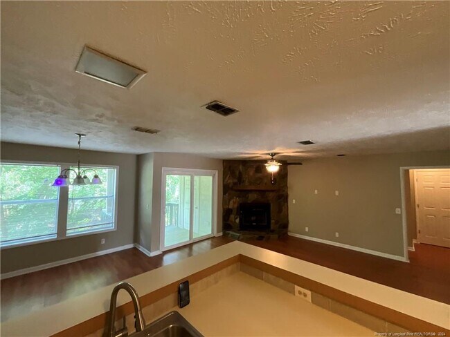 Foto del edificio - 1025 Wood Creek Dr
