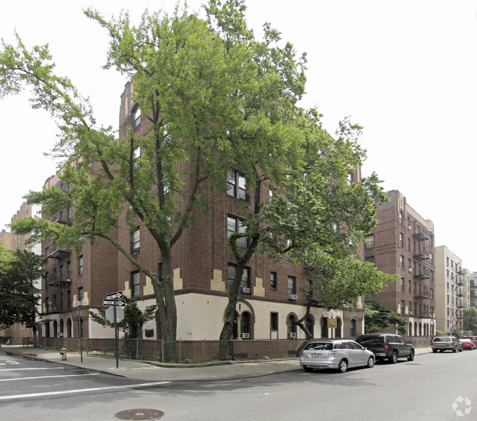 Primary Photo - 125 E 18th St
