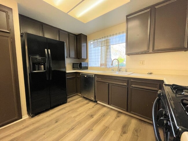 Building Photo - Spacious Santee Condo- Move in Special