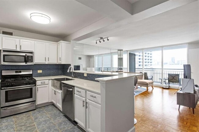 Building Photo - 620 Peachtree St NE