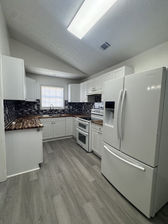Building Photo - Brand New Rental Listing – Steps from Down...