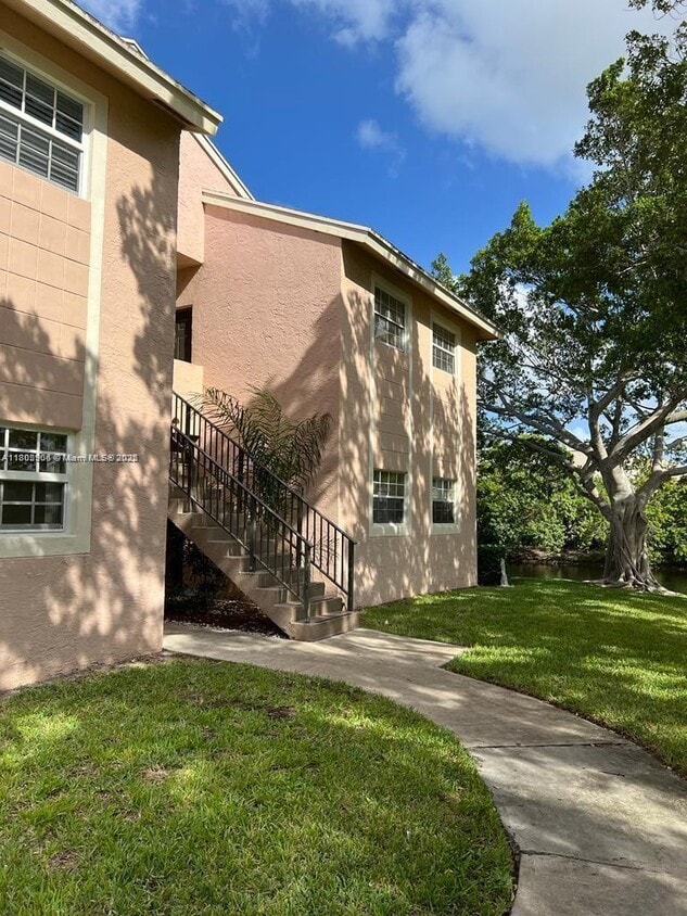 Foto principal - 620 Cypress Club Way