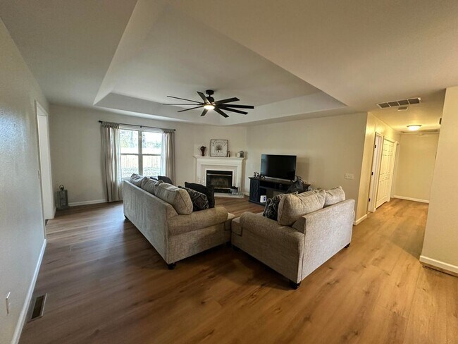 Foto del edificio - COMING SOON! All Brick Home in Battlefield