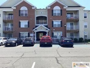 Building Photo - 931 Cedar Ct