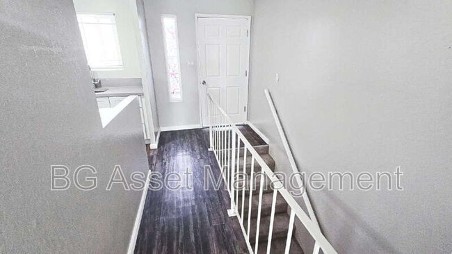 Building Photo - 112 Avian Dr