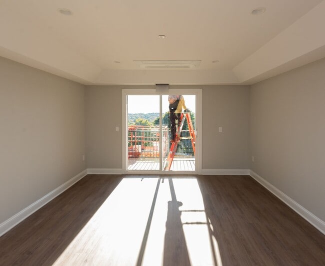 Interior Photo - 925 at North