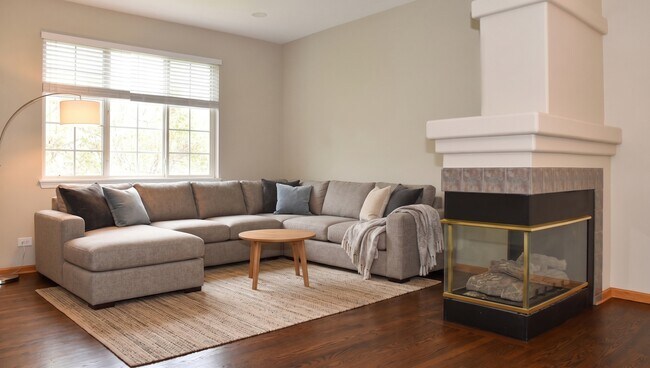 Building Photo - 3467 Ravinia Cir