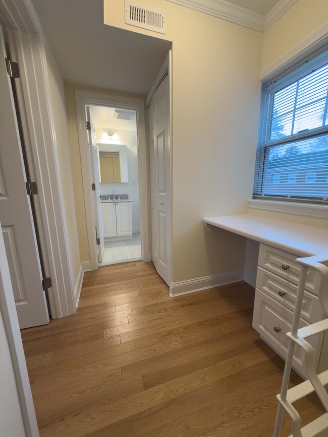 Building Photo - 20 Thornton Rd