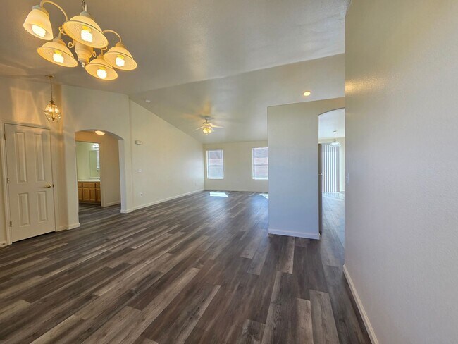 Foto del edificio - Upgraded 3 Bedroom 2 Bath Home In Fernley