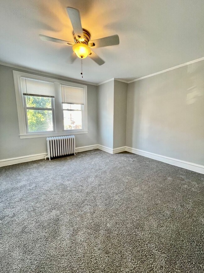 Foto del edificio - Spacious 3 Bedroom Available Now
