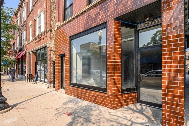 Building Photo - 5305 N Clark St